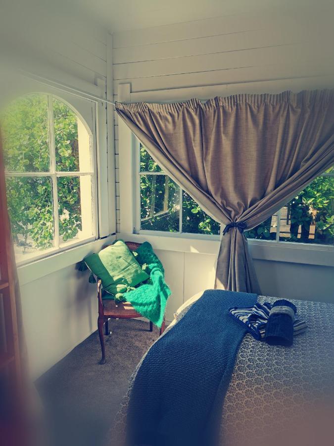 Brony'S Beachfront-Short And Long Term Stays Porirua Esterno foto