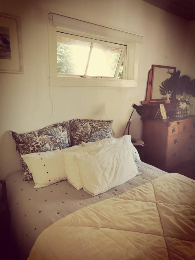 Brony'S Beachfront-Short And Long Term Stays Porirua Esterno foto
