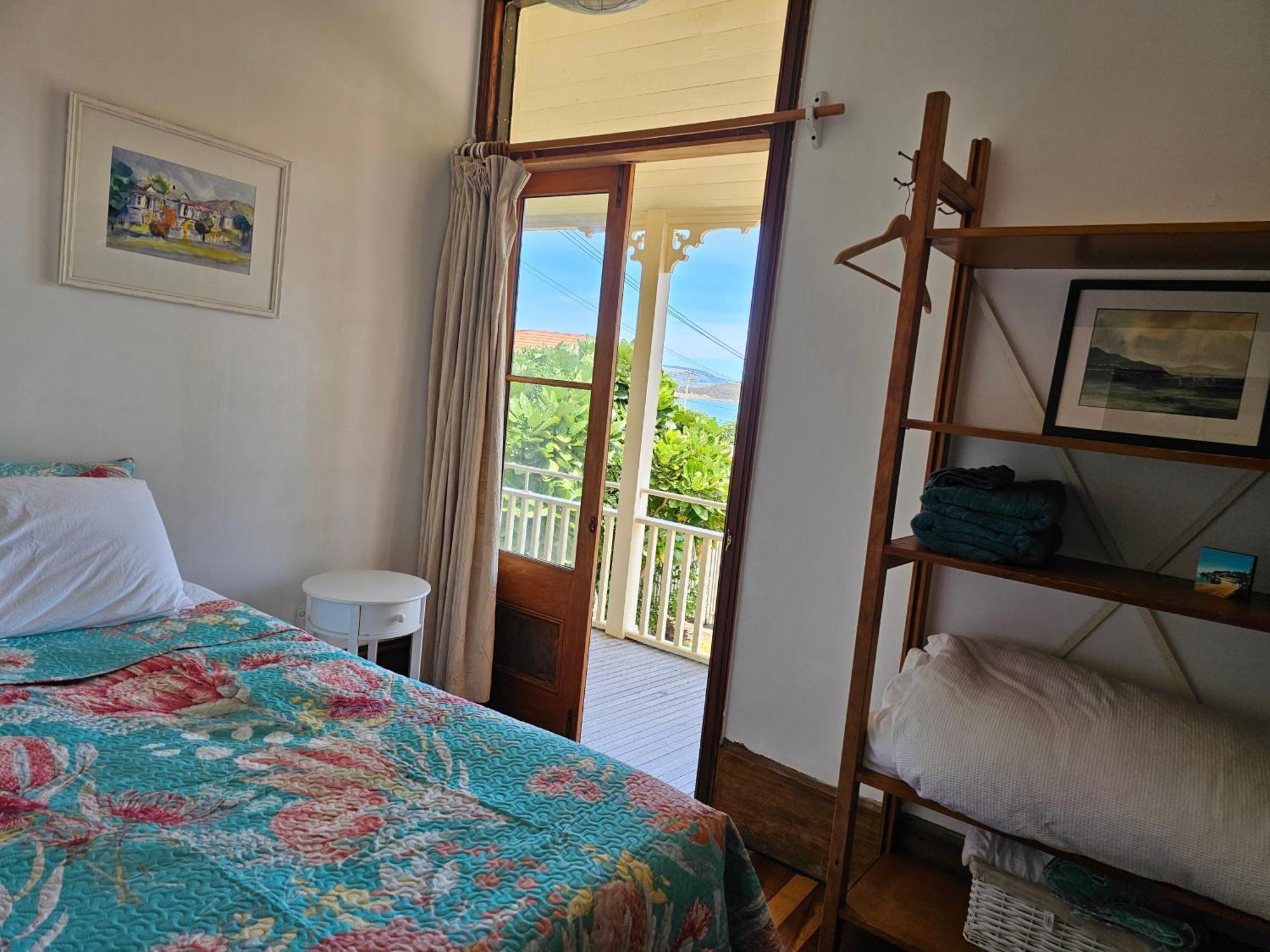 Brony'S Beachfront-Short And Long Term Stays Porirua Esterno foto