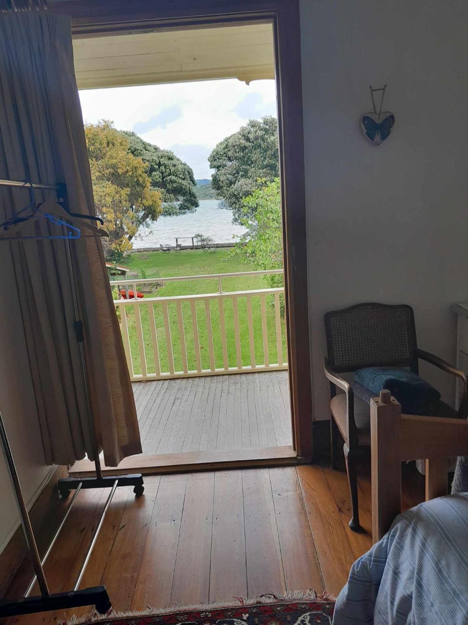 Brony'S Beachfront-Short And Long Term Stays Porirua Esterno foto
