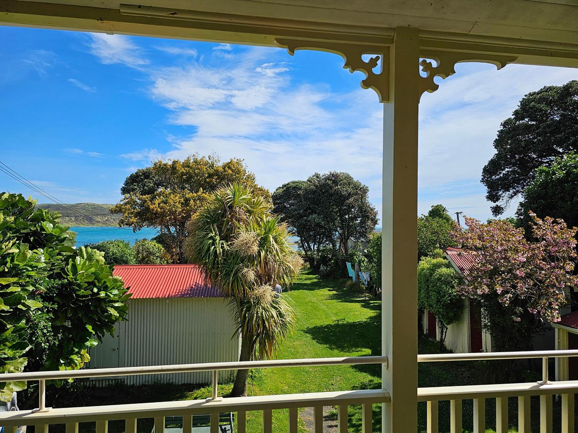 Brony'S Beachfront-Short And Long Term Stays Porirua Esterno foto
