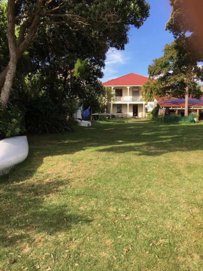 Brony'S Beachfront-Short And Long Term Stays Porirua Esterno foto