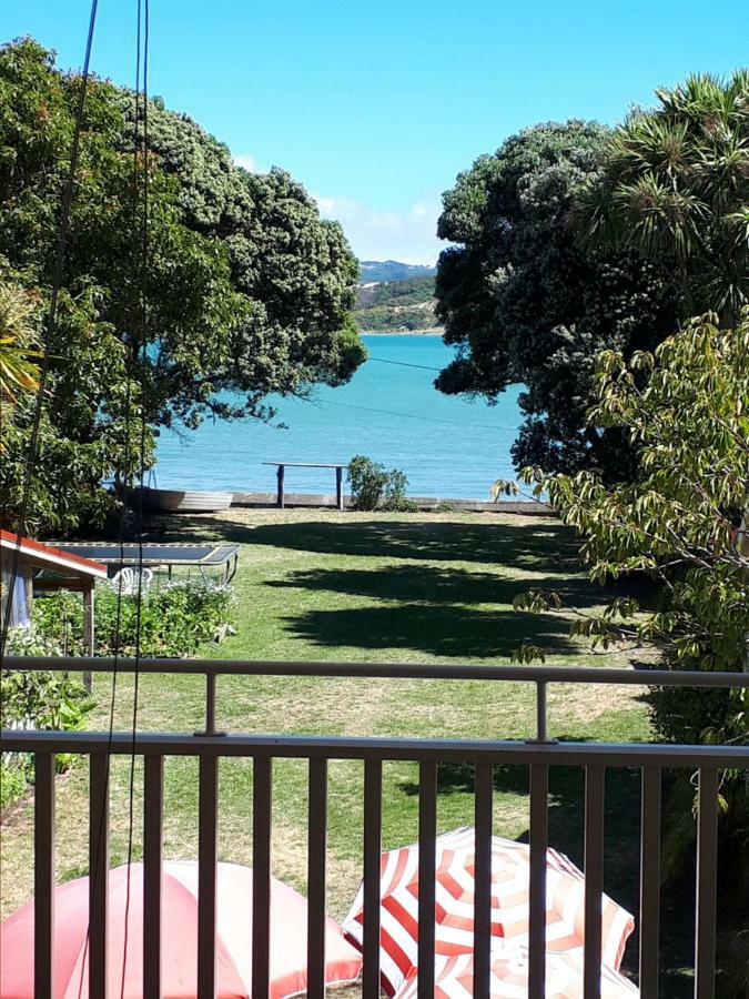 Brony'S Beachfront-Short And Long Term Stays Porirua Esterno foto