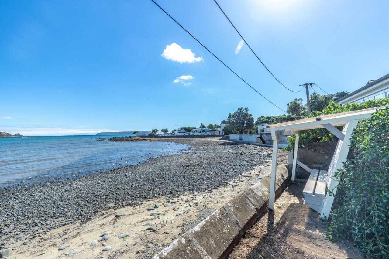 Brony'S Beachfront-Short And Long Term Stays Porirua Esterno foto