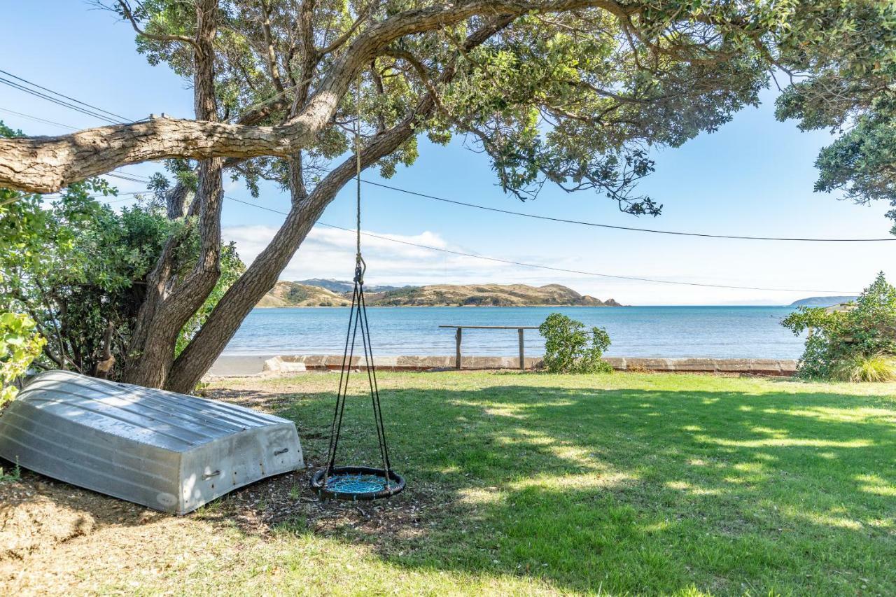 Brony'S Beachfront-Short And Long Term Stays Porirua Esterno foto