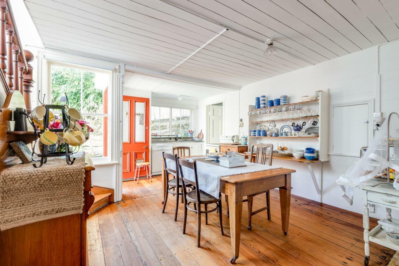 Brony'S Beachfront-Short And Long Term Stays Porirua Esterno foto