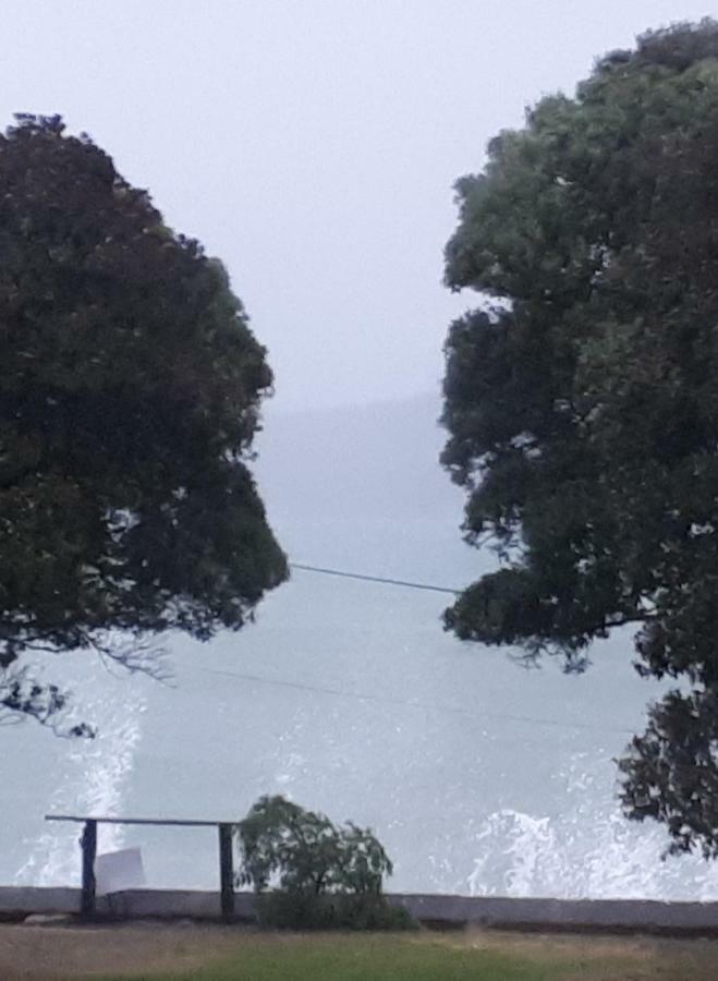 Brony'S Beachfront-Short And Long Term Stays Porirua Esterno foto