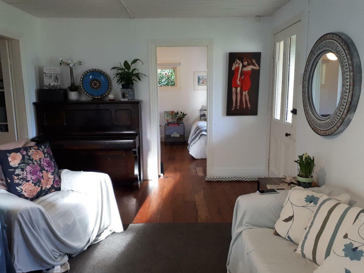 Brony'S Beachfront-Short And Long Term Stays Porirua Esterno foto